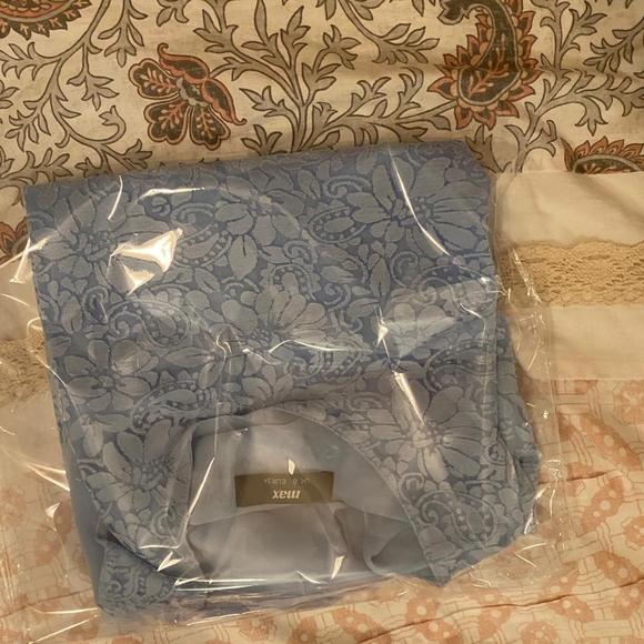 Floral sleeveless blouse - Picture 3 of 5